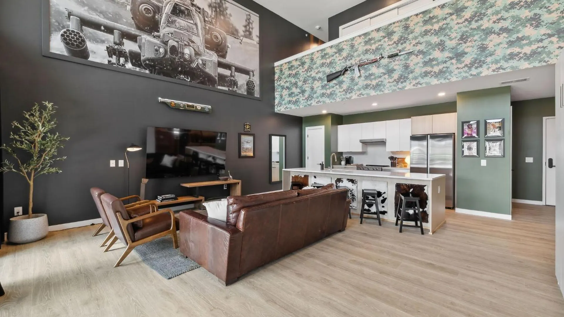 Walk To Broadway, Pool, Gym, Parking At Cowboys & Playboys In Downtown Nashville