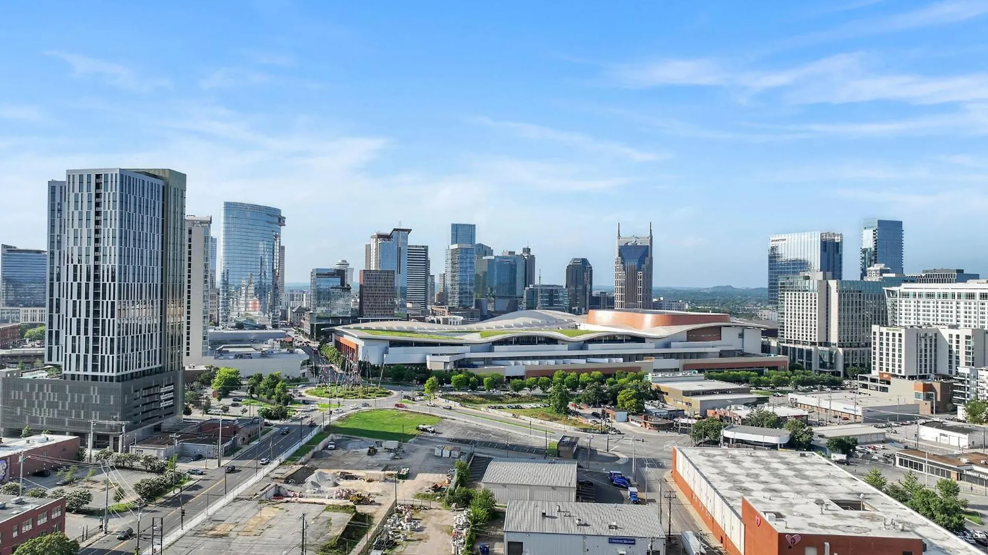 Apartment Walk To Broadway, Pool, Gym, Parking At Cowboys & Playboys In Downtown Nashville