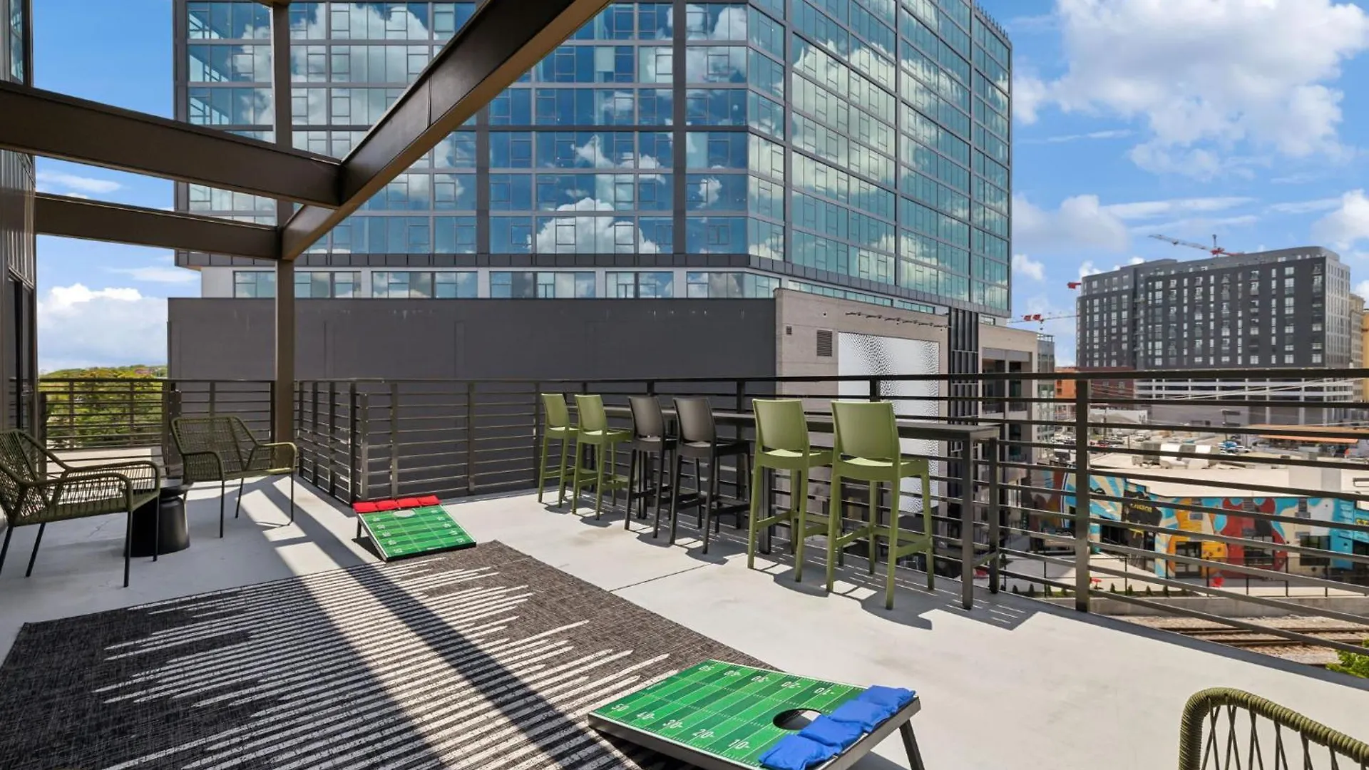Apartment Walk To Broadway, Pool, Gym, Parking At Cowboys & Playboys In Downtown Nashville