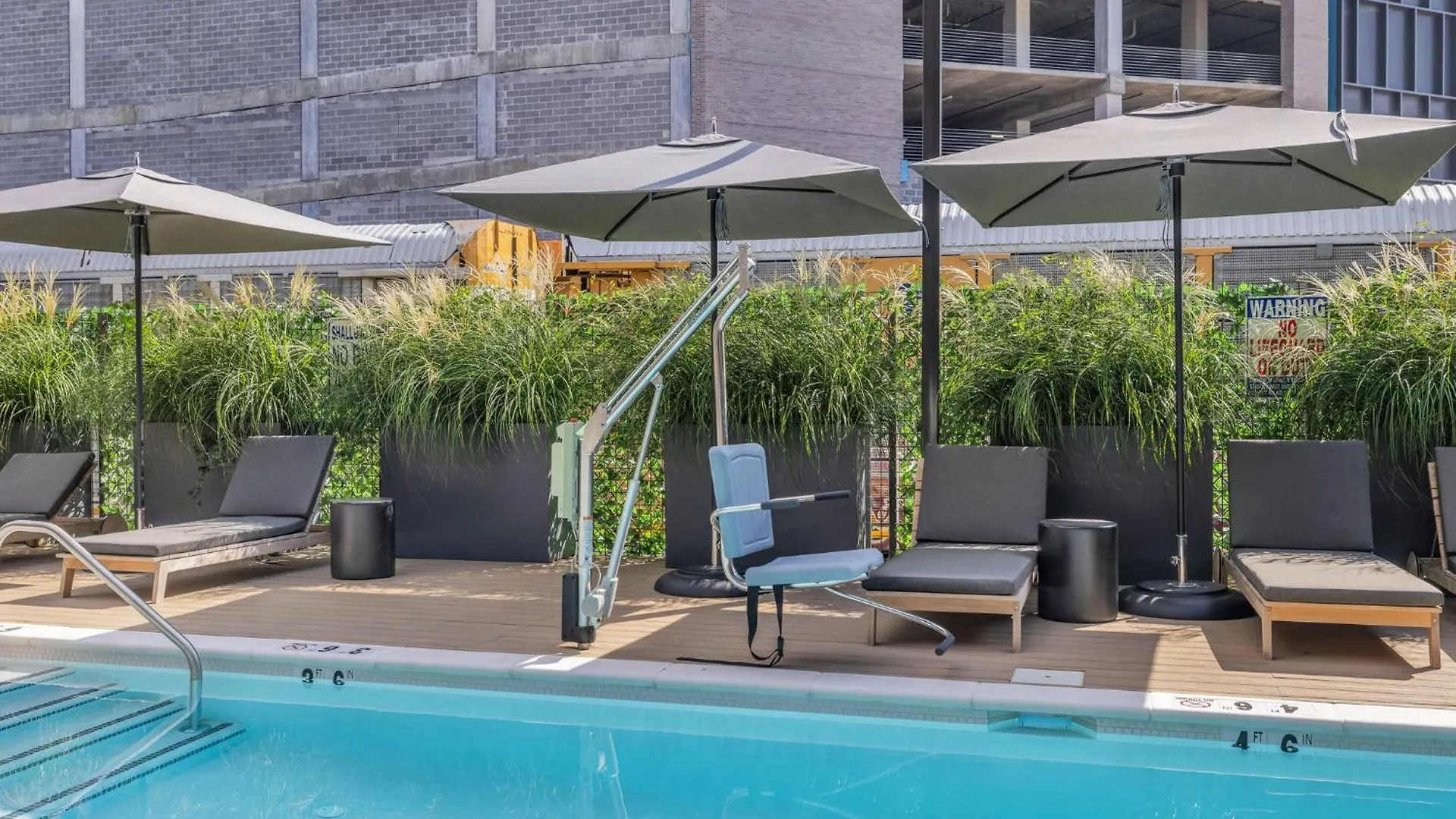 Walk To Broadway, Pool, Gym, Parking At Cowboys & Playboys In Downtown Nashville Apartment