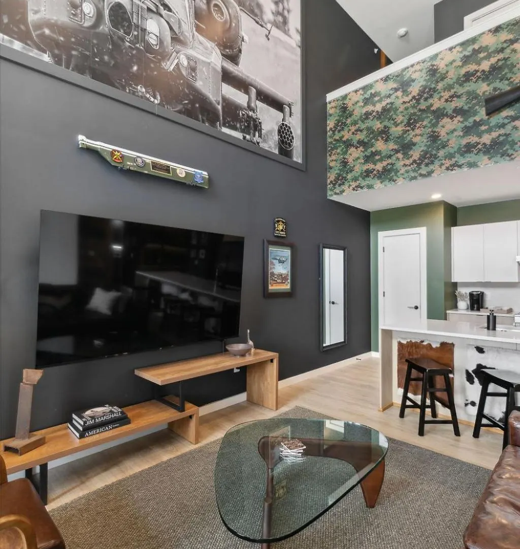 Walk To Broadway, Pool, Gym, Parking At Cowboys & Playboys In Downtown Nashville Apartment