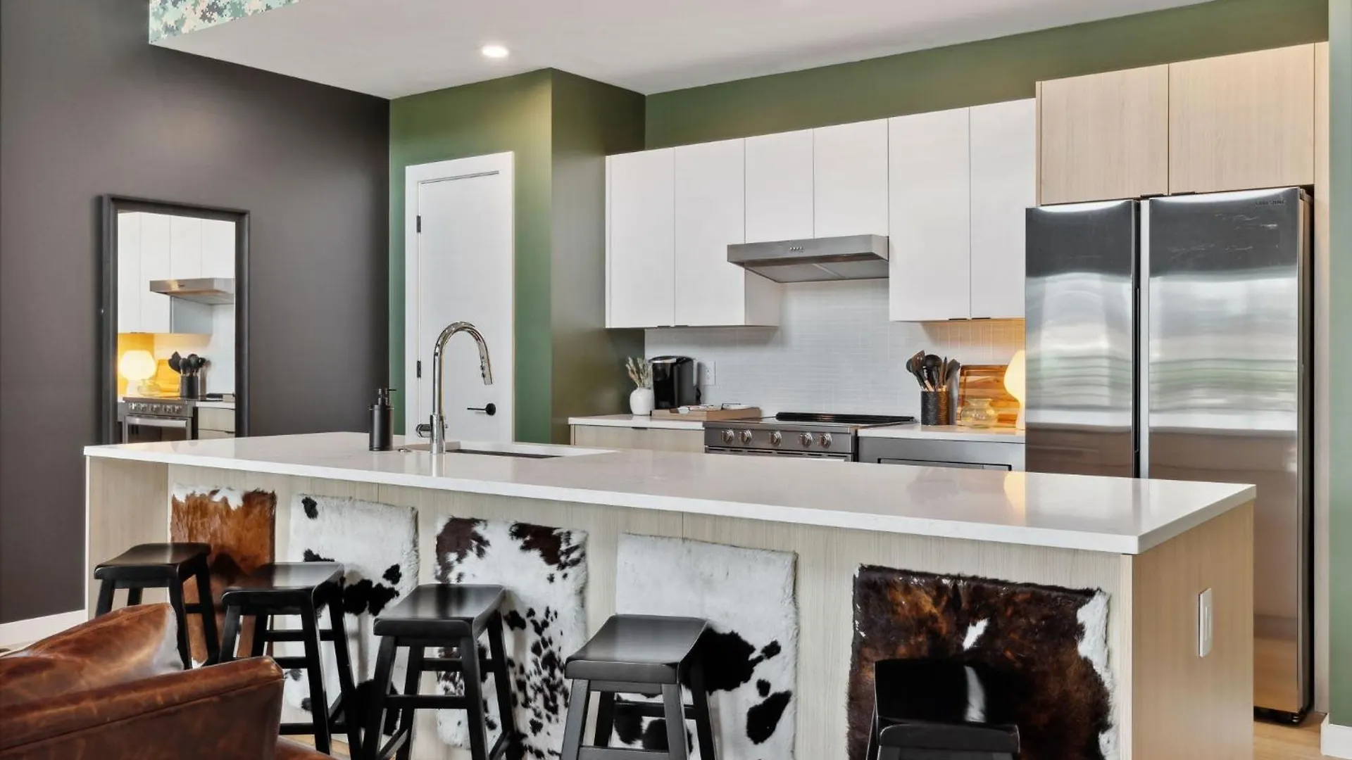 Walk To Broadway, Pool, Gym, Parking At Cowboys & Playboys In Downtown Nashville 0*,  United States