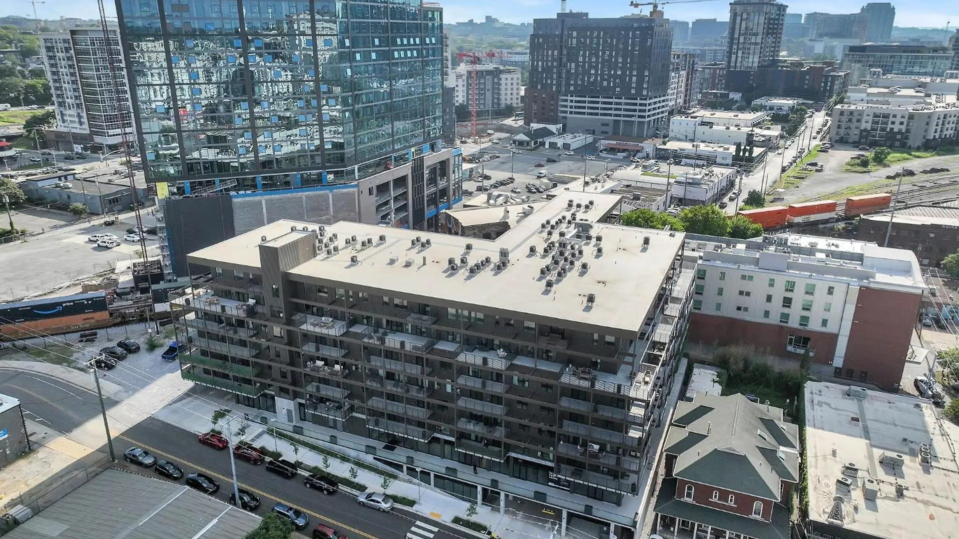 Walk To Broadway, Pool, Gym, Parking At Cowboys & Playboys In Downtown Nashville Apartment