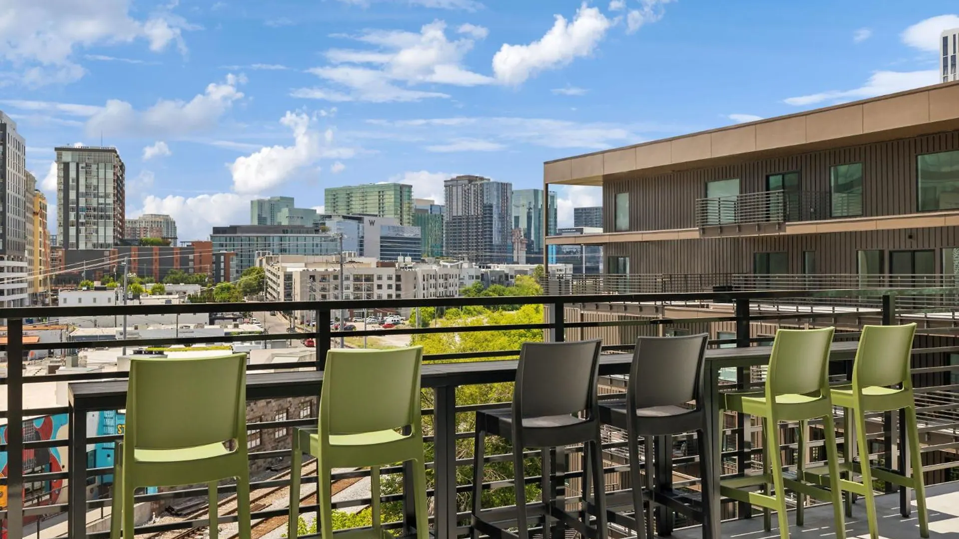 Apartment Walk To Broadway, Pool, Gym, Parking At Cowboys & Playboys In Downtown Nashville