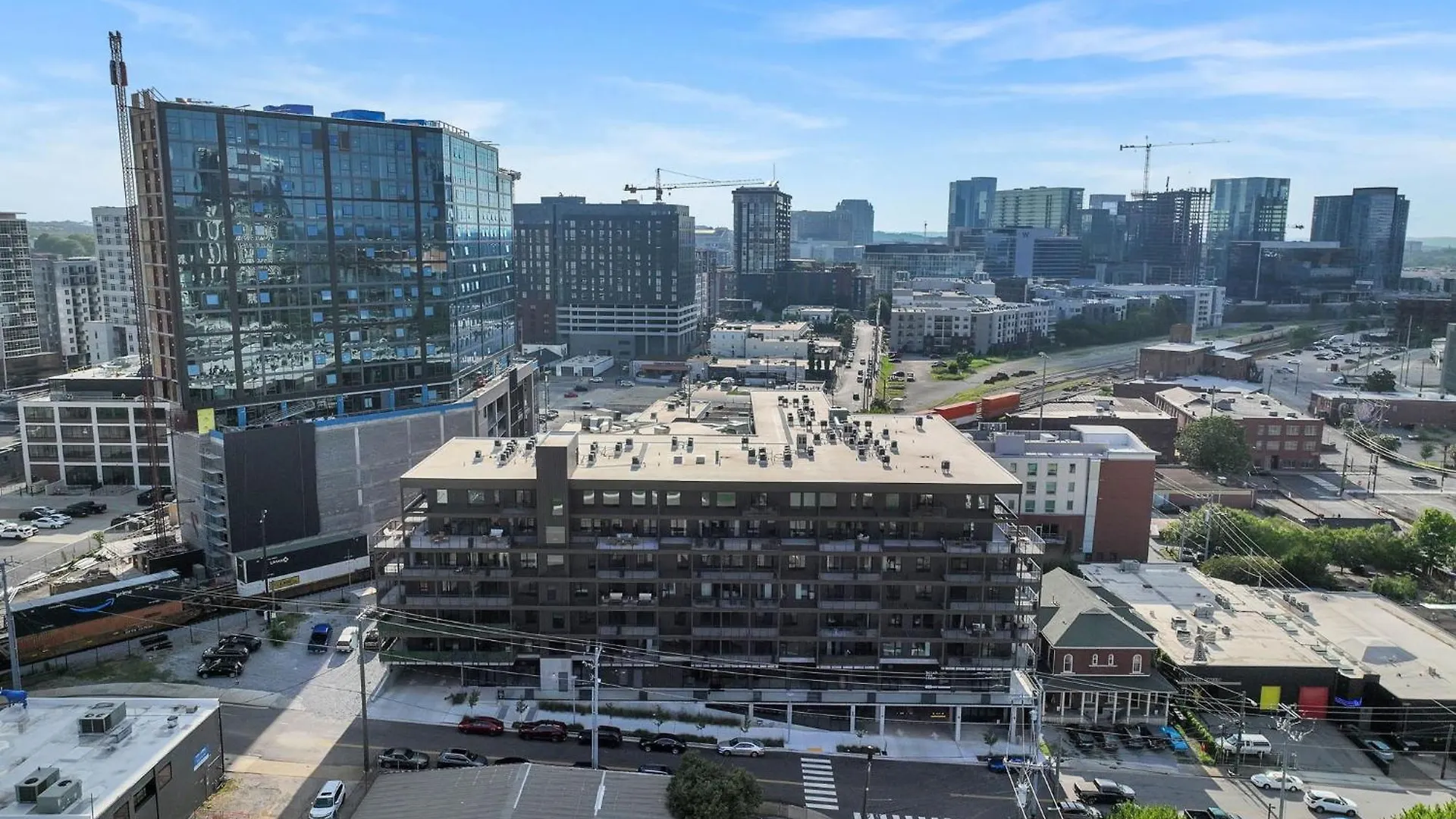 Walk To Broadway, Pool, Gym, Parking At Cowboys & Playboys In Downtown Nashville