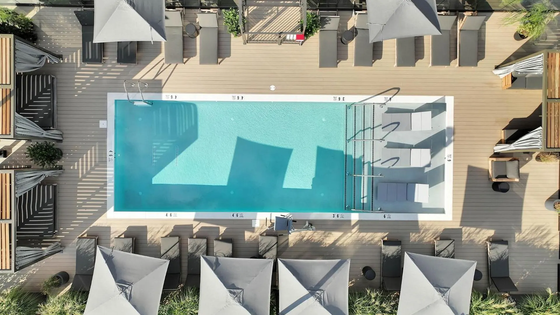 Apartment Walk To Broadway, Pool, Gym, Parking At Cowboys & Playboys In Downtown Nashville
